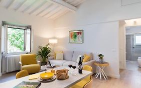 Living Walls Florence Apartments